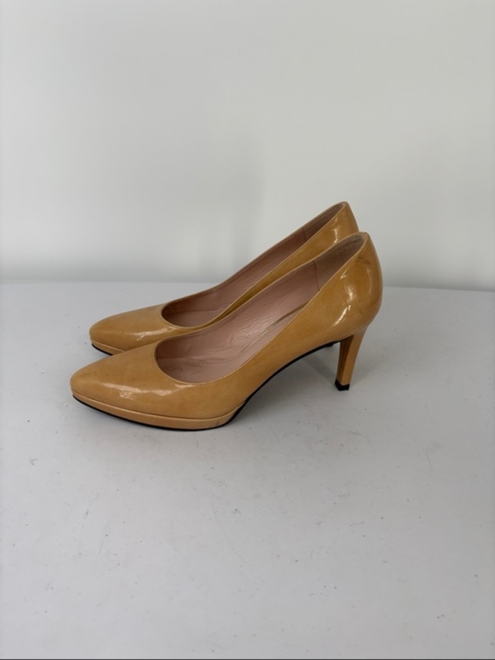 👗 Stuart Weitzman Glossy Tan Patent Leather Pumps with platform front pW19146